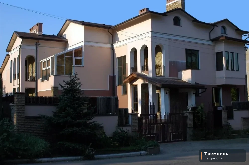 Большой дом с бассейном на Крытом рынке
