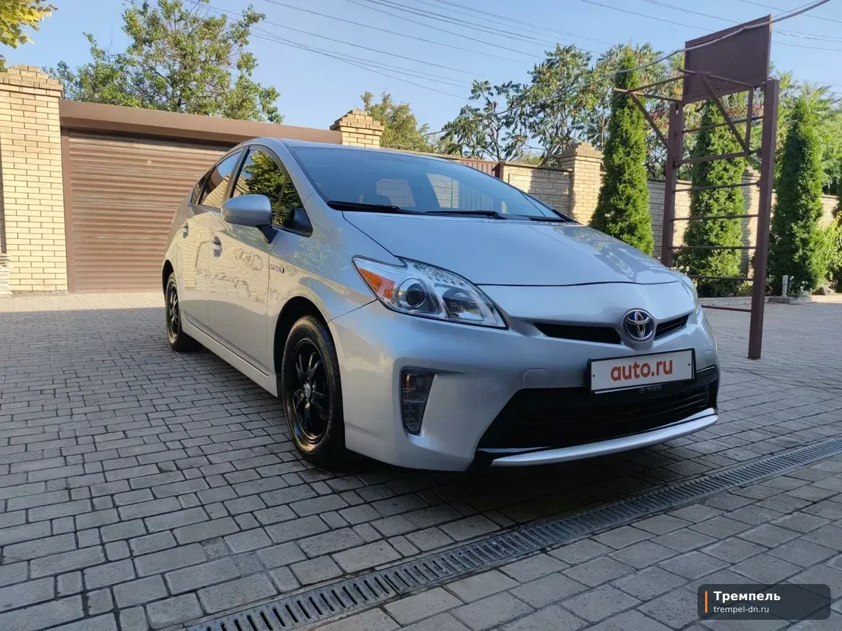 Toyota Prius III Рестайлинг (XW30)