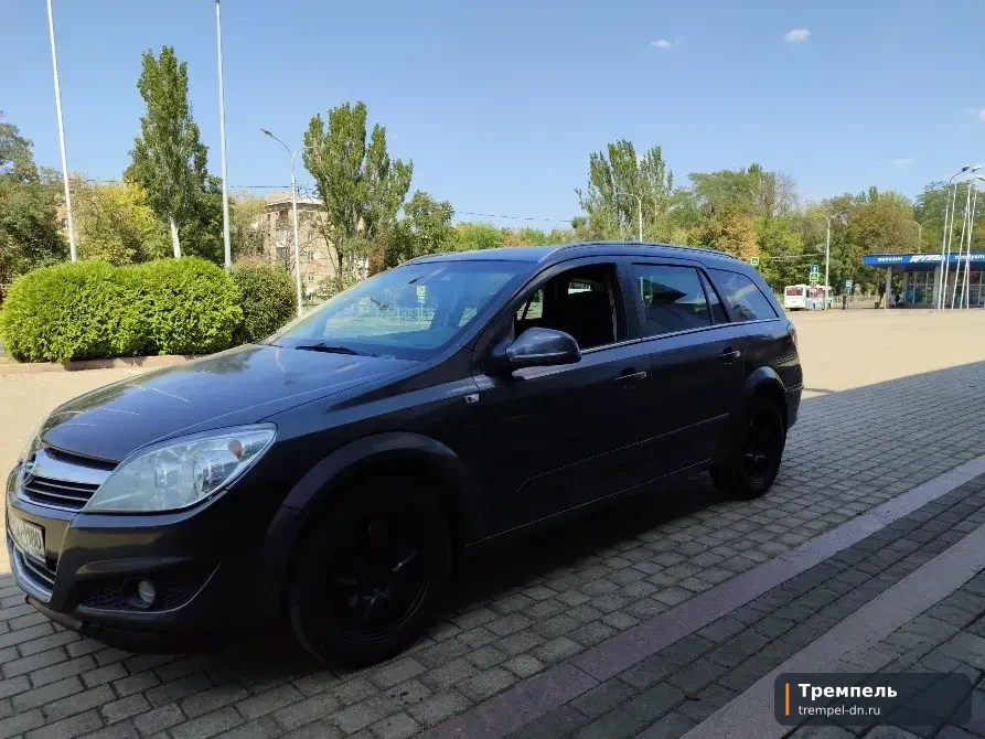 Продам свой автомобиль Opel Astra H (2011г)